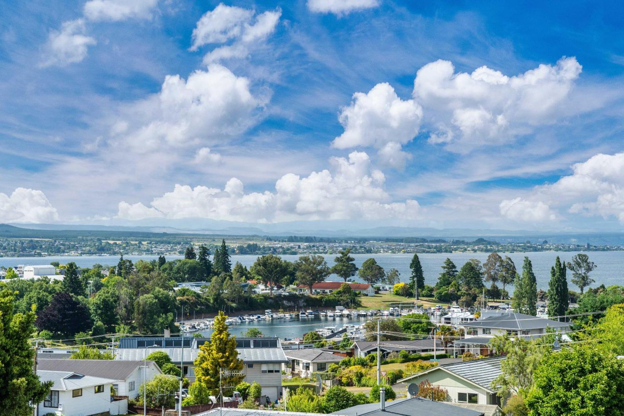 Ngaio Views - Lake Taupo Holiday Home Exterior foto
